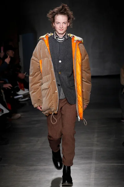 Look 19